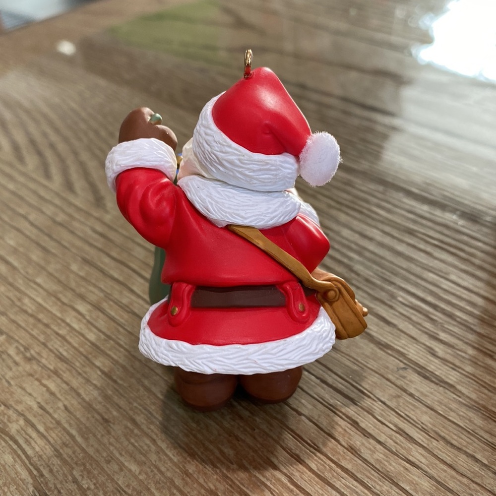 2005 Hallmark Keepsake Santa’s Magic Sack Ornament - Picture 4 of 7